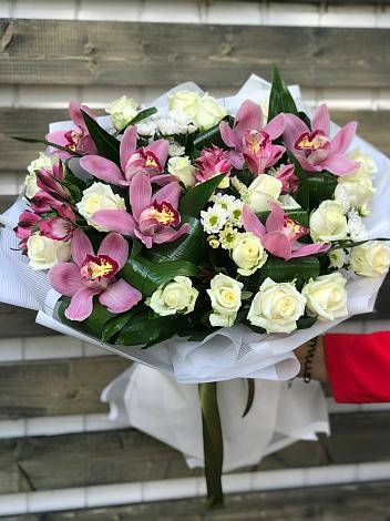 Букет цветов из: Розы и Хризантемы в Заре