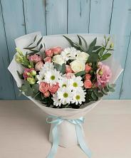 Букет цветов из:  Розы, Лизиантусы и Хризантемы в Заре