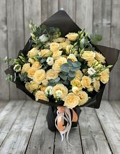 Букет цветов из:  Розы и Лизиантусы в Заре