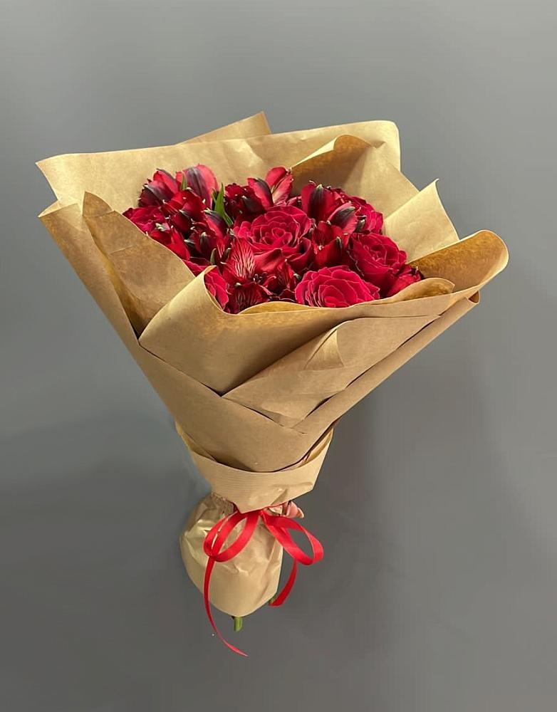 Букет цветов из: Альстромерии и Розы в Заре