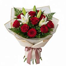 Букет цветов из:  Лилии и Розы в Заре