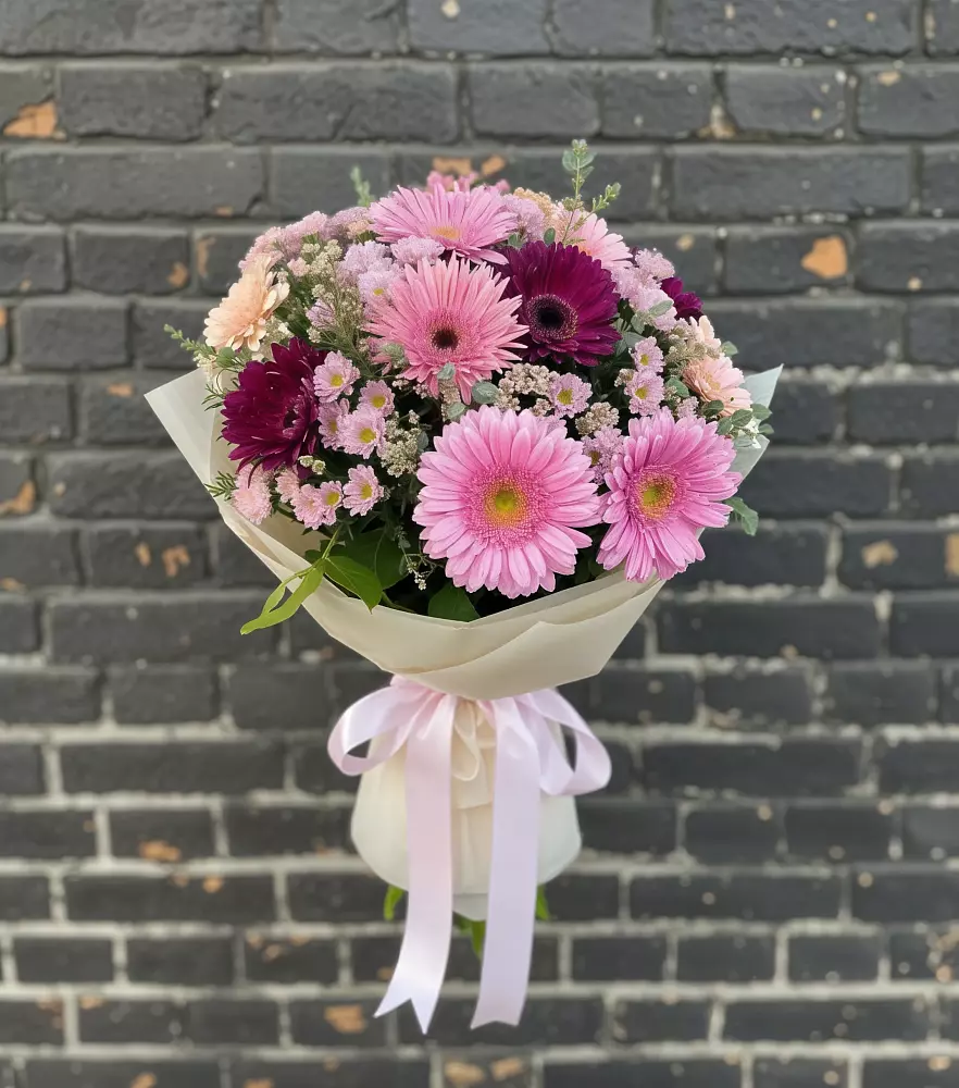 Букет цветов из: Герберы и Хризантемы в Заре