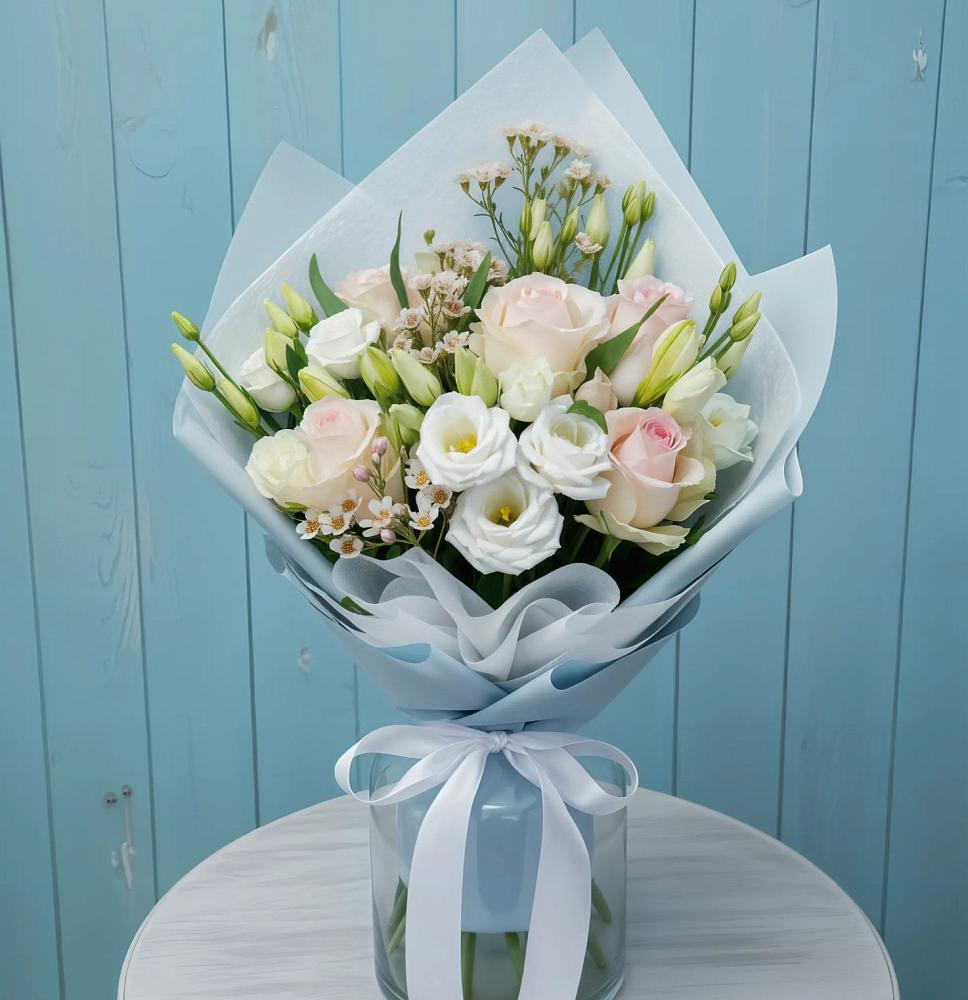 Букет цветов из: Розы и Лизиантусы в Заре