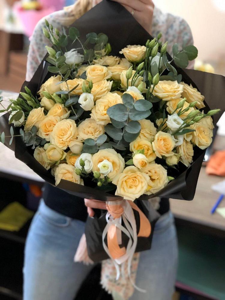 Букет цветов из: Розы и Лизиантусы в Заре