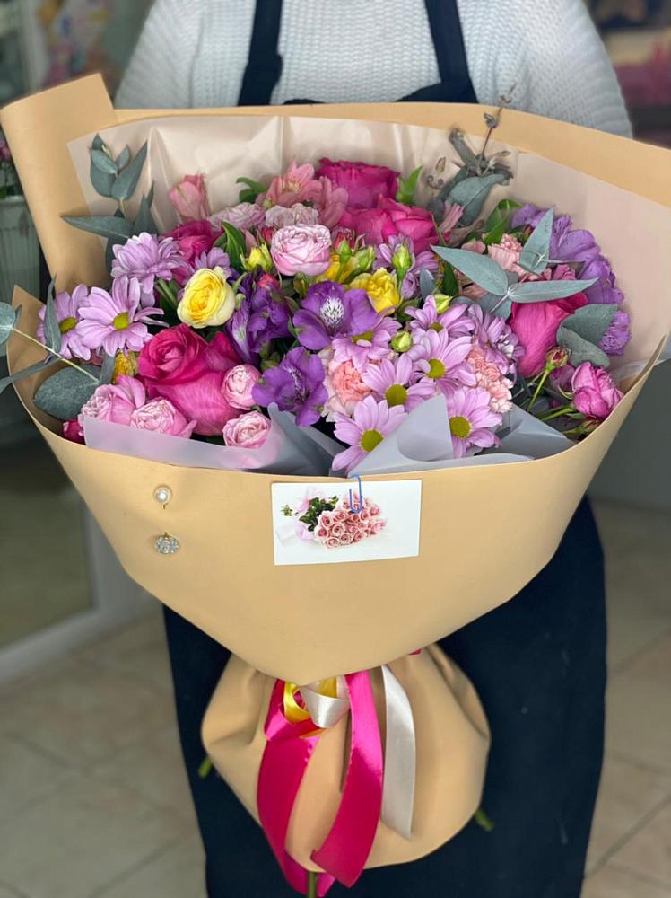 Букет цветов из: Хризантемы, Гвоздики и Альстромерии в Заре