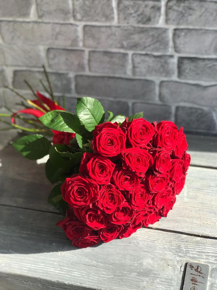 Букет Красные розы Фридом в Заре