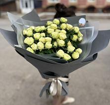 Букет Белые кустовые розы Солинеро в Заре