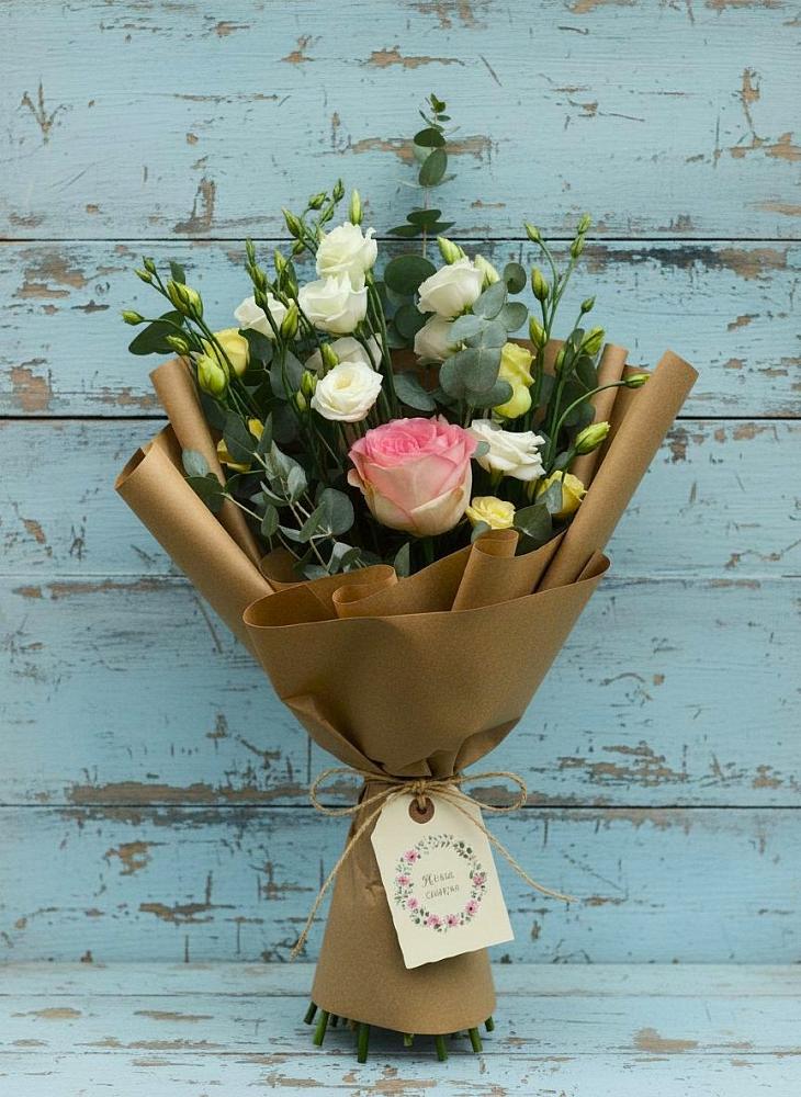 Букет цветов из: Розы и Лизиантусы в Заре