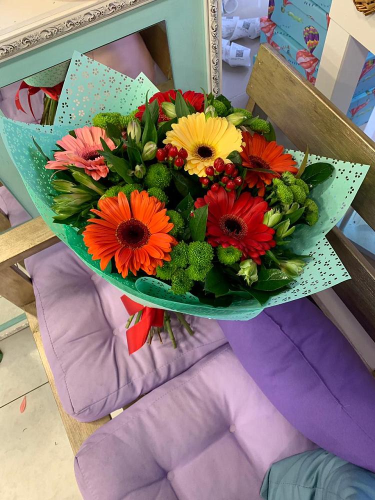 Букет цветов из: Герберы, Хризантемы и Альстромерии в Заре