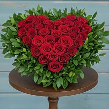 Цветочная композиция из Розы в виде сердца в Заре