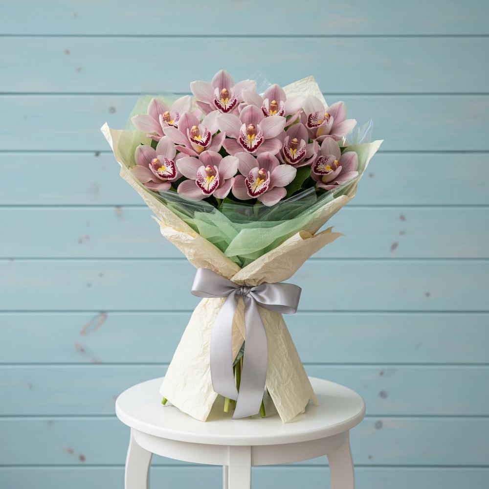 Букет цветов из: Орхидеи и Розы в Заре