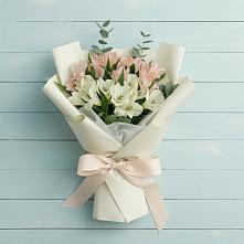 Букет цветов из:  Альстромерии в Заре