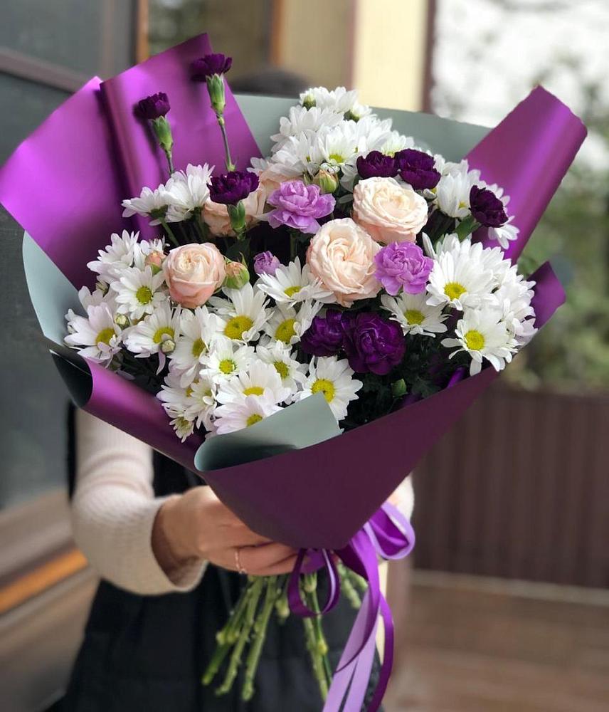 Букет цветов из: Хризантемы, Гвоздики и Розы в Заре