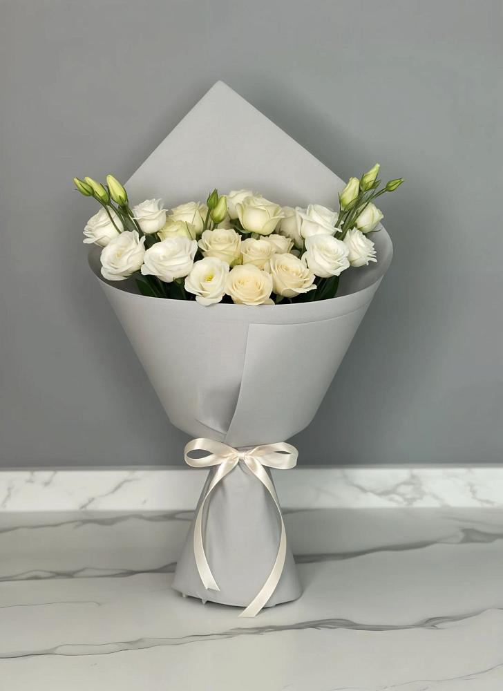 Букет цветов из: Розы и Лизиантусы в Заре