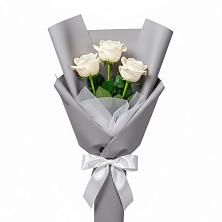 Букет 3 белые розы в Заре