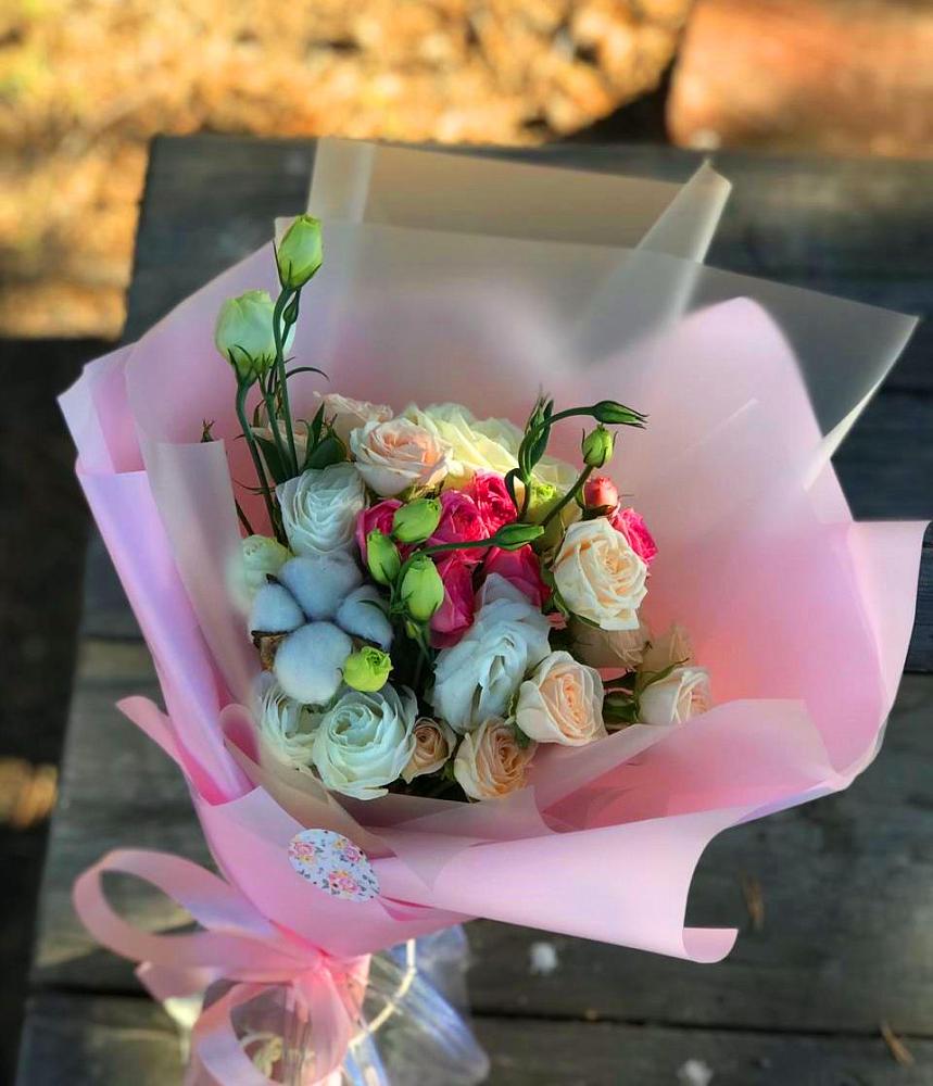 Букет цветов из: Розы и Лизиантусы в Заре