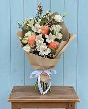 Букет цветов из:  Альстромерии, Лизиантусы, Розы и Хризантемы #REPLACE_PRED# Заре