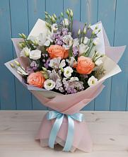 Букет цветов из:  Лизиантусы, Розы, Альстромерии и Гипсофила в Заре