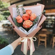 Букет цветов из:  Розы в Заре