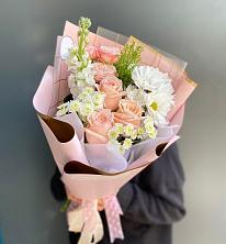 Букет цветов из:  Хризантемы и Розы в Заре