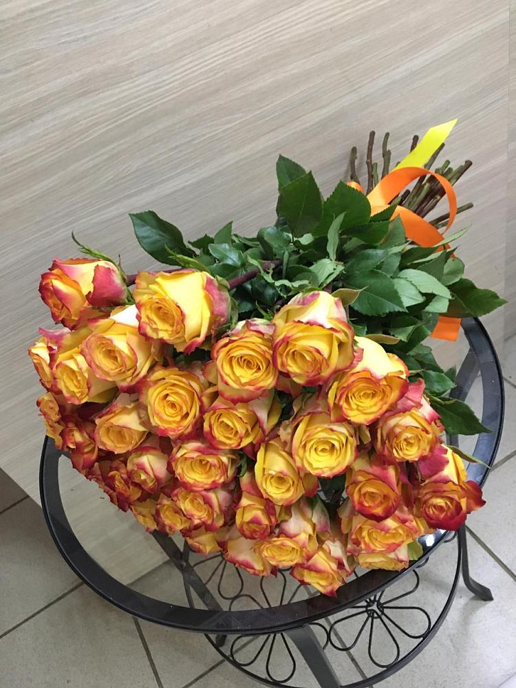 Букет Желтые розы в Заре