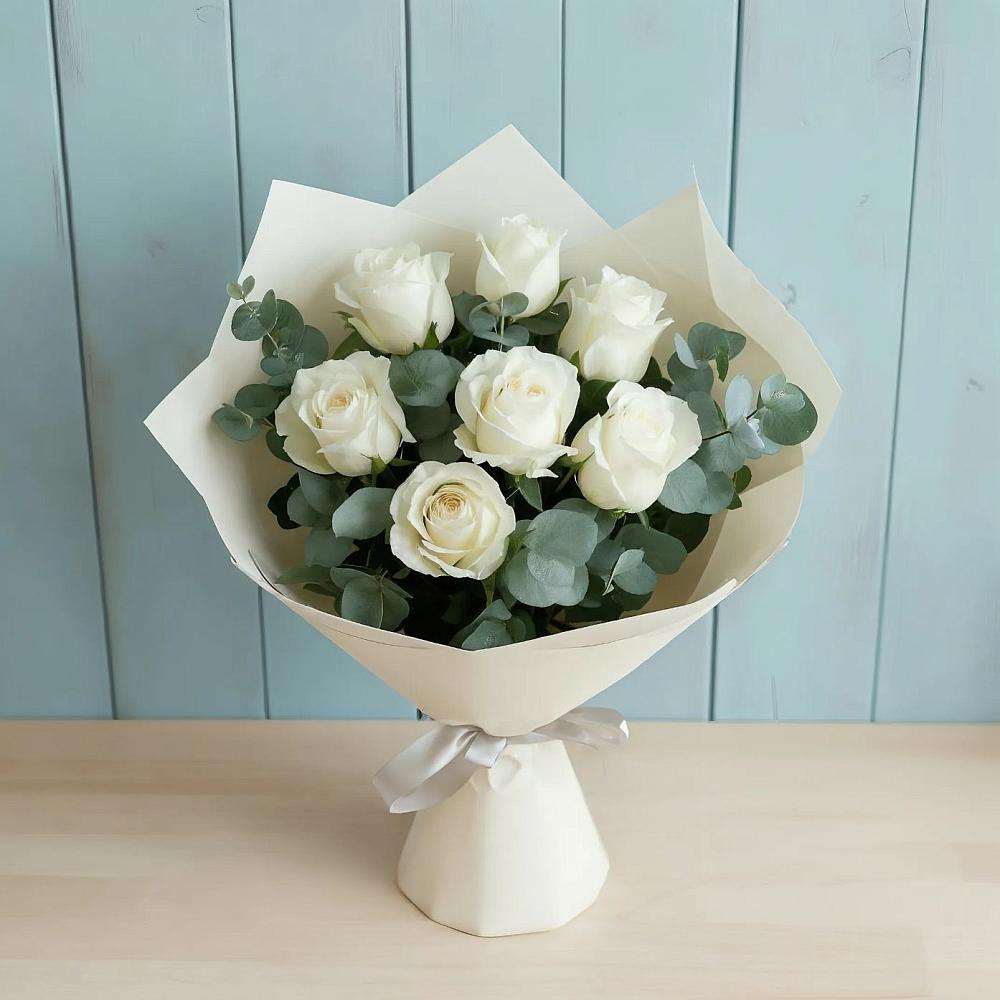 Букет Белые розы в Эвкалипте в Заре