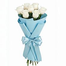 Букет 7 белых роз Проуд в Заре