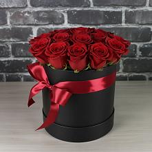 Цветочная композиция из Розы в шляпной коробке в Заре