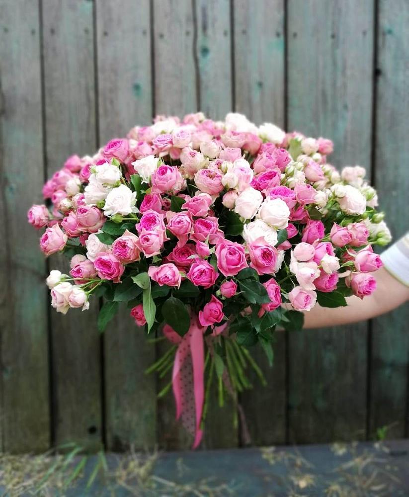 Букет Розовые кустовые розы Натали и Лав Лидия в Заре