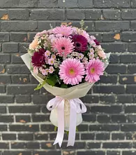 Букет цветов из:  Герберы и Хризантемы в Заре
