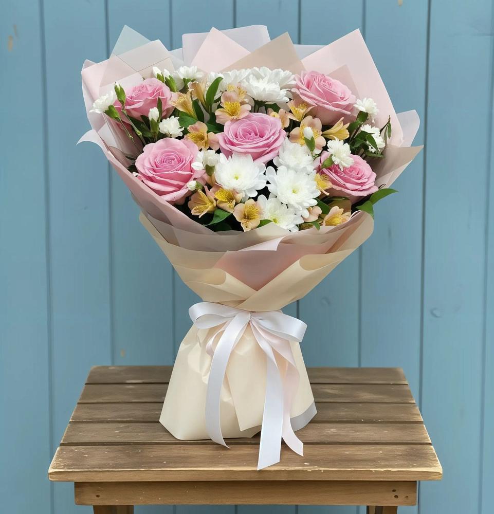 Букет цветов из: Гвоздики, Орхидеи и Розы в Заре