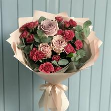 Букет цветов из:  Гвоздики и Розы в Заре