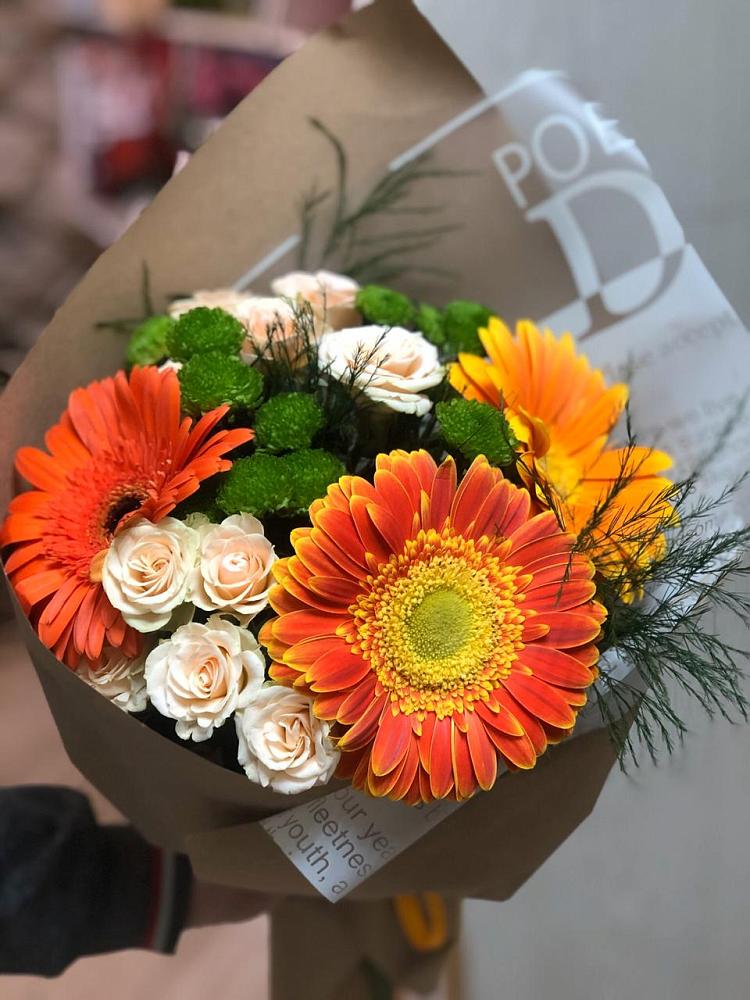 Букет цветов из: Герберы, Хризантемы и Розы в Заре