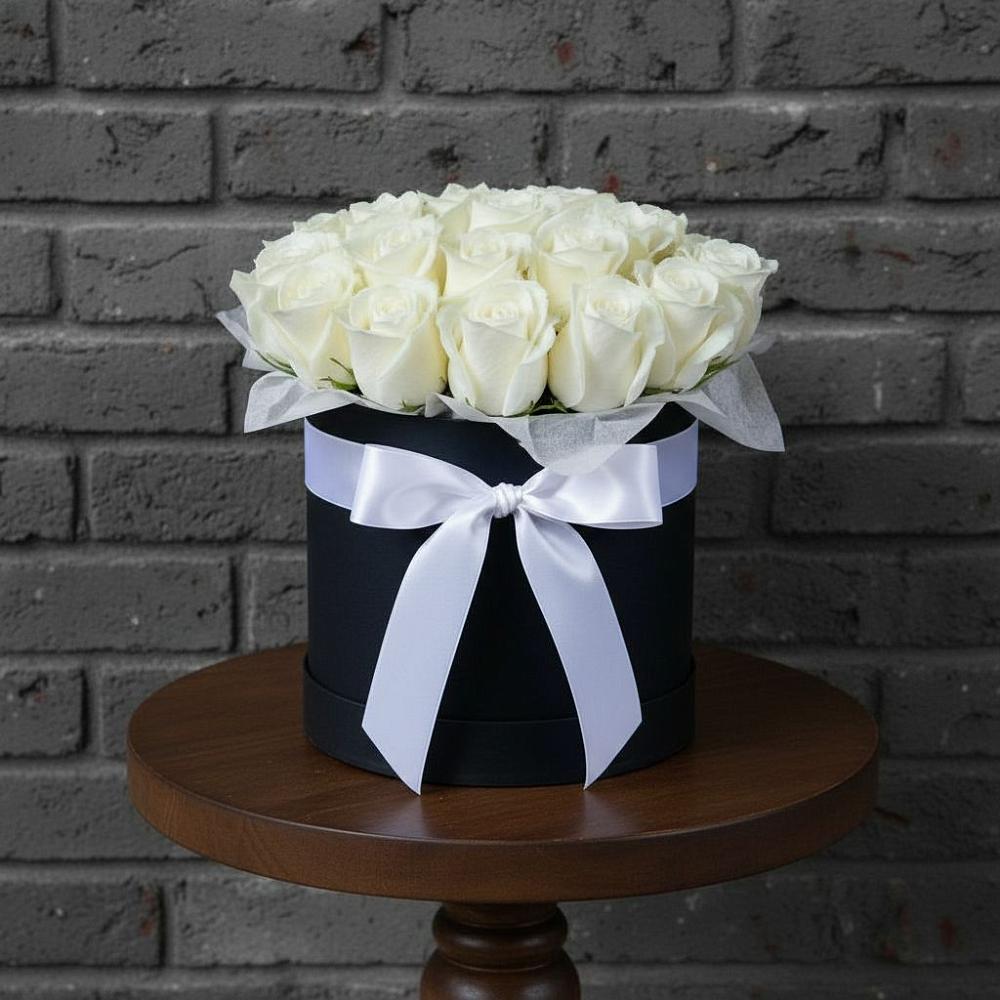 Цветочная композиция из Розы в шляпной коробке в Заре