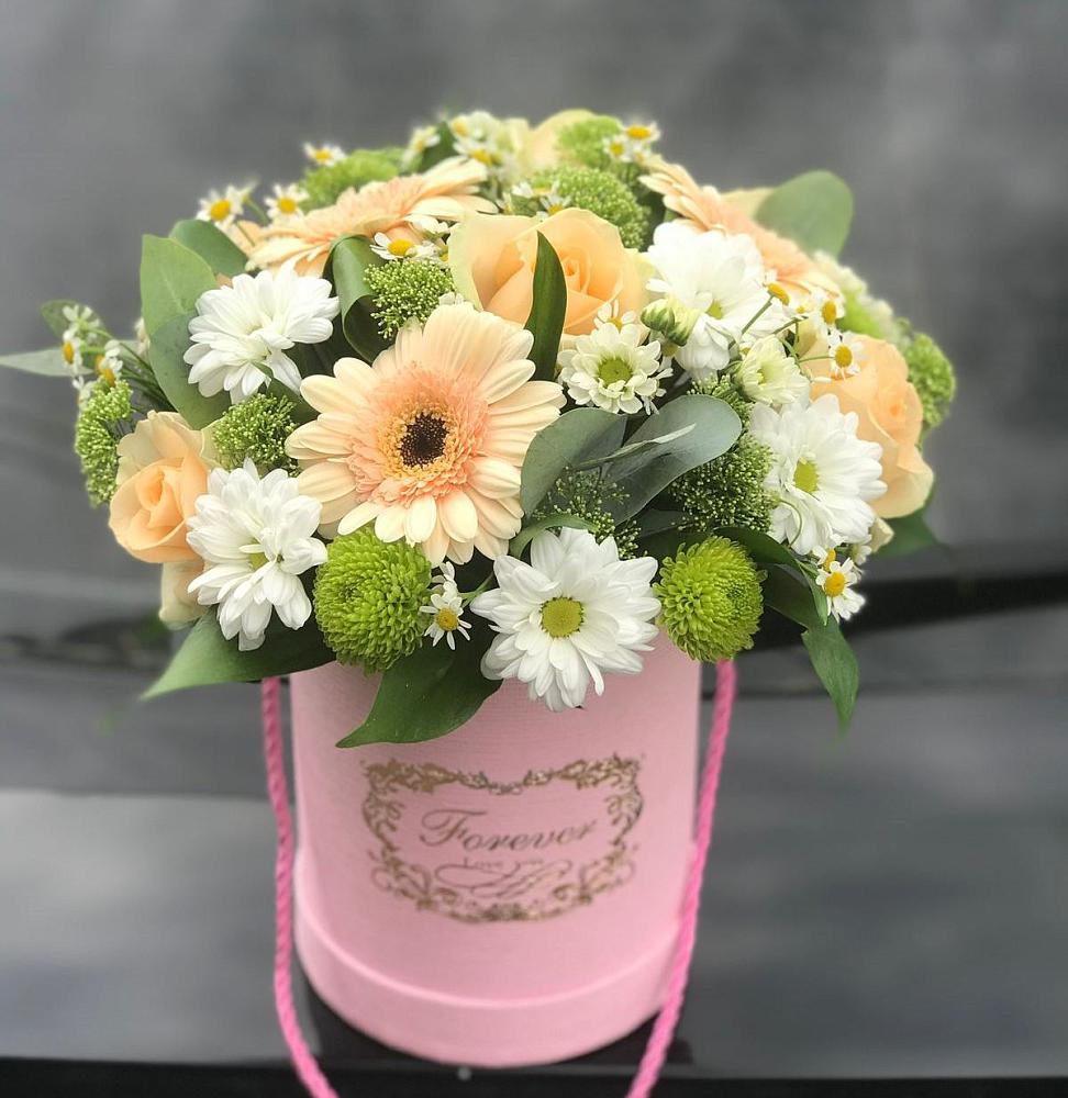 Цветочная композиция из Розы, Герберы и Хризантемы в шляпной коробке в Заре