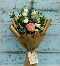 Букет цветов из:  Розы и Лизиантусы в Заре