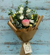 Букет цветов из:  Розы и Лизиантусы в Заре