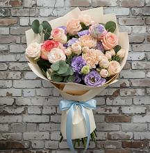 Букет цветов из:  Розы, Лизиантусы и Гвоздики в Заре