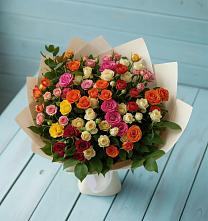 Букет Микс из разноцветных кустовых роз в Заре