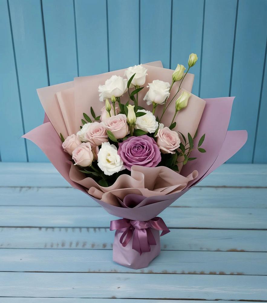 Букет цветов из: Розы и Лизиантусы в Заре